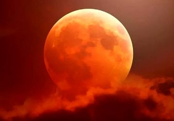  آسمان ایران شامگاه ۱۶ شهریور با خسوف کامل ماه، سرخ‌فام شد