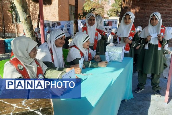 برگزاری انتخابات شورای دانش آموزی در مدارس ناحیه دو شهرری 