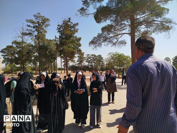 بازدید خبرنگاران پانا از باغ نشاط نیشابور 