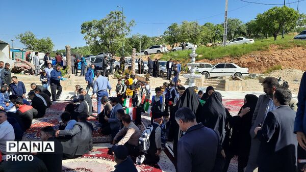 همایش پیاده‌روی فرهنگیان از امامزاده عبدالله تا تپه نورالشهدا یاسوج 