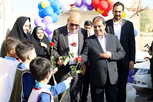 نواخته شدن زنگ شکوفه‌ها در دبستان محمد مهدی صالحی یزد