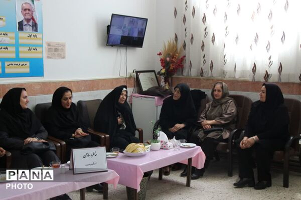 اجرای طرح خاطره سازان با حضور مدیر آموزش وپرورش شهرستان در آموزشگاه موسی صدر آشخانه