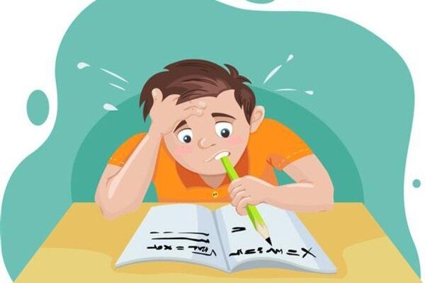 برگه های امتحانی  و سخت کوشی دانش آموز 