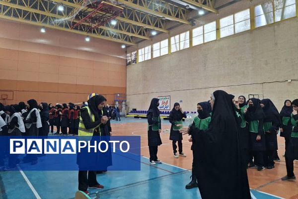 اردوی یک روزه دبیرستان امام خامنه‌ای در موسسه فرهنگی ورزشی ایثار 