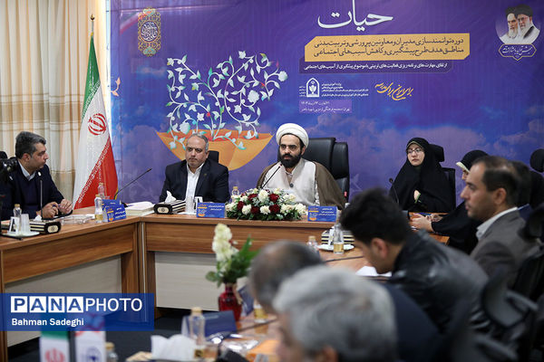 افتتاحیه دوره توانمندسازی مدیران و معاونان پرورشی و تربیت‌بدنی مناطق هدف طرح پیشگیری و کاهش آسیب‌های اجتماعی