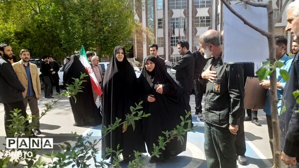 طنین یاد و نام شهدای میناب و رهبر شهید عزیزمان در اداره کل آموزش و پرورش خراسان رضوی