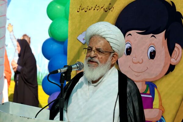 نواخته شدن زنگ شکوفه‌ها در دبستان محمد مهدی صالحی یزد