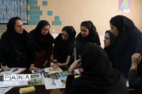 داوری مرحله منطقه‌ای چهل‌وچهارمین جشنواره فرهنگی هنری فردا در اسلامشهر 