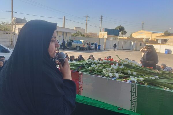 دبیرستان دخترانه صنف پوشاک ناحیه 3 میزبان شهید گمنام