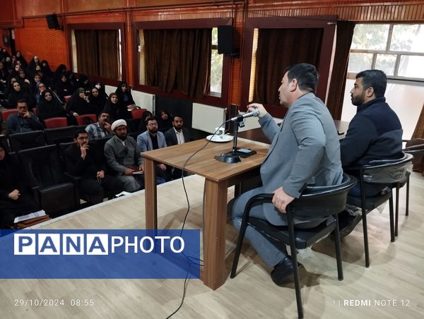 جلسه هم اندیشی و نشست توجیهی مدیران مدارس شهرستان ورامین