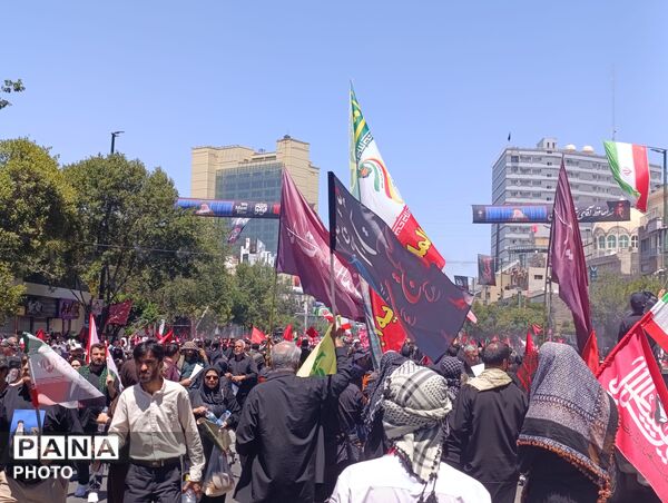سیل فرا تصور زائران در روز تشییع پیکر رهبر شهید امت اسلامی