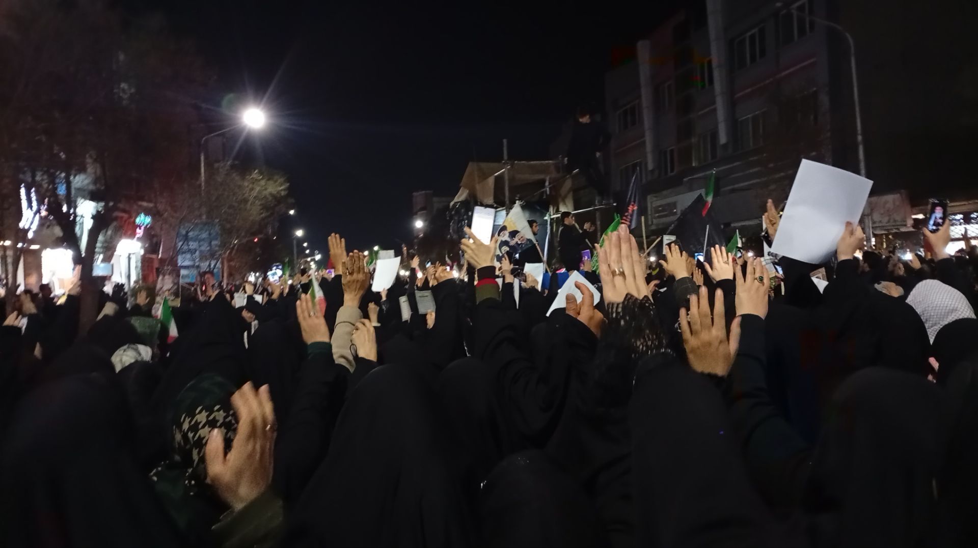 راهپیمایی گسترده مردمی در محکومیت حملات اخیر و تجلیل از شهیدان مقاومت  