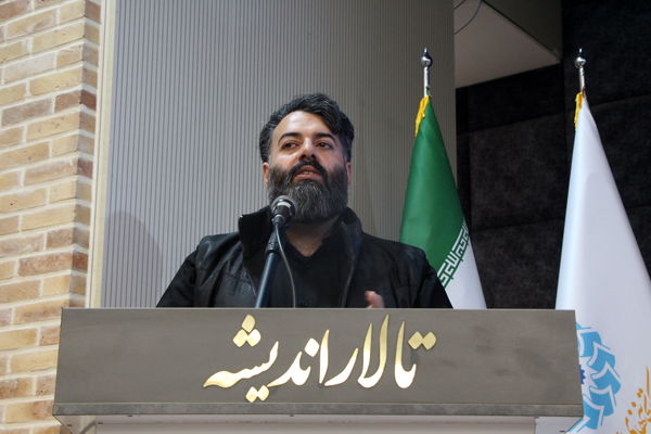 نشست بررسی کتاب همسفر آتش و برف یزد