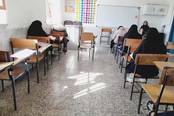 آزمون پیشرفت تحصیلی در دبیرستان آیت الله طالقانی داریون