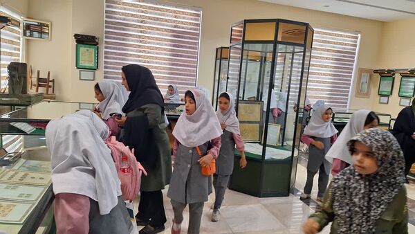 بازدید مدارس شهرستان کاشمر از موزه زیارتگاه شهید آیت الله مدرس (ره)