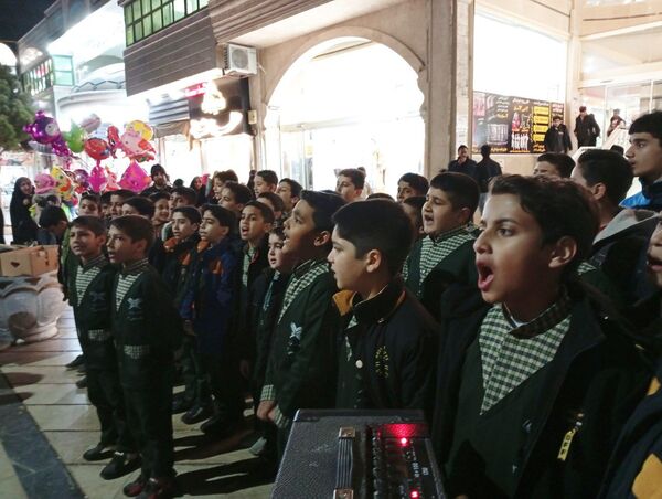 سرود خیابانی به‌مناسبت دهه فجر در کاشمر