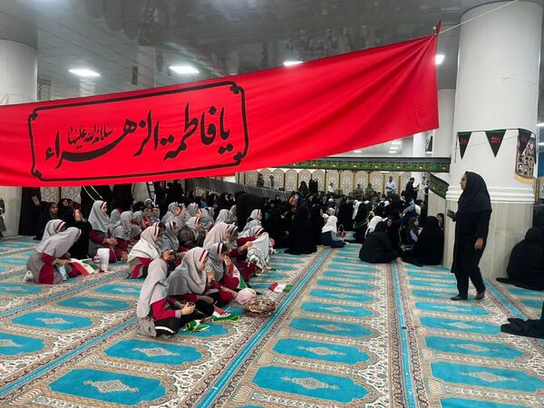 استقبال پرشور دانش‌آموزان جم از شهید گمنام در آستانه شهادت حضرت زهرا(س)