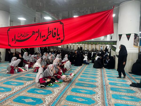 استقبال پرشور دانش‌آموزان جم از شهید گمنام در آستانه شهادت حضرت زهرا(س)