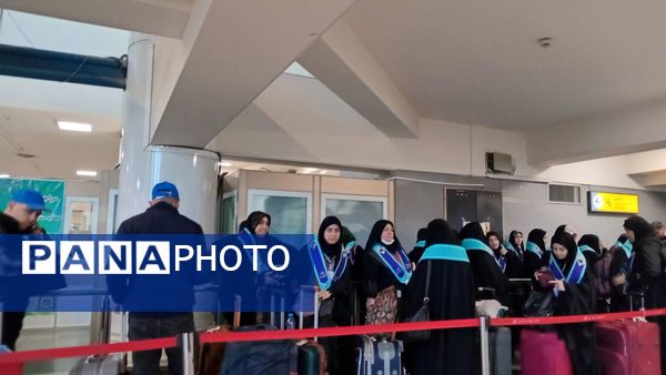 بدرقه دختران دانش آموز از ایستگاه پروازی مشهد به سوی سرزمین وحی
