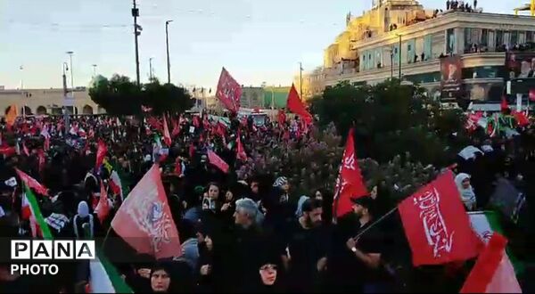 تجلی عشق در مسیر وداع با رهبر شهید