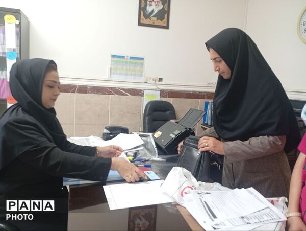 آغاز فرآیند ثبت‌نام دبیرستان فرزانگان ۵ ساوجبلاغ با ویژه برنامه «پروژه مهر» 