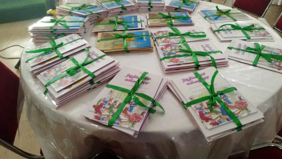 آیین رونمایی از کتاب دانش‌آموزان میناب