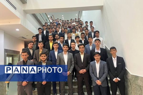 بازدید دانش آموزان دبیرستان نمونه آیت‌الله خامنه‌ای کاشمر از مجلس شورای اسلامی