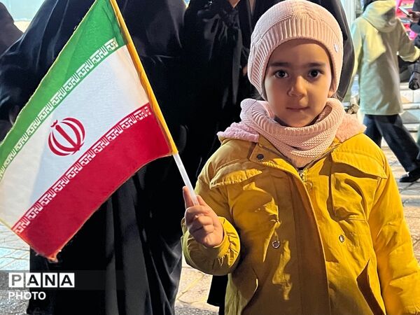 مردم کرج بعد از آغاز سال نو باسیلی از جمعیت حضور‌خود را نشان دادند 