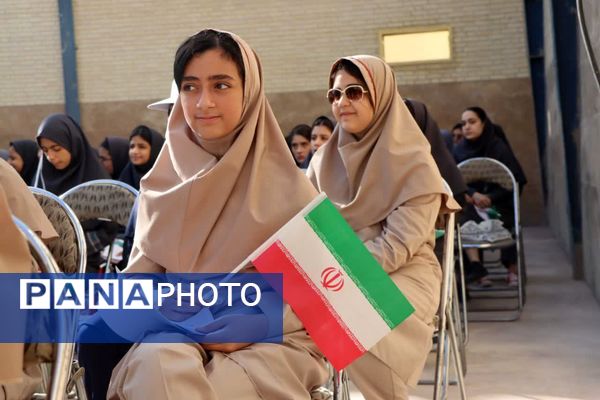 مراسم جشن ملی عاطفه‌ها در دبیرستان دخترانه شهید دکتر پاکنژاد یزد 
