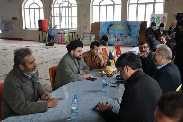 میزخدمت رایگان در مصلای محمدشهر برپا شد