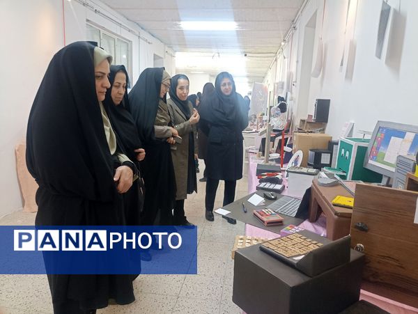 بازدید از نمایشگاه دست سازه هنرستان فنی و حرفه ای دخترانه فلسطین 