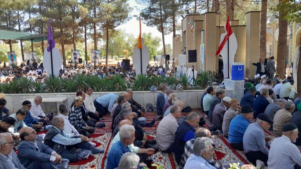 نماز جمعه در جوار شهدای بهشت فضل نیشابور 