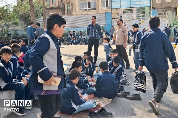 تجربه لحظاتی شاد در مدرسه شهید حاج جعفری به مناسبت روز جهانی غذا و بهداشت روان