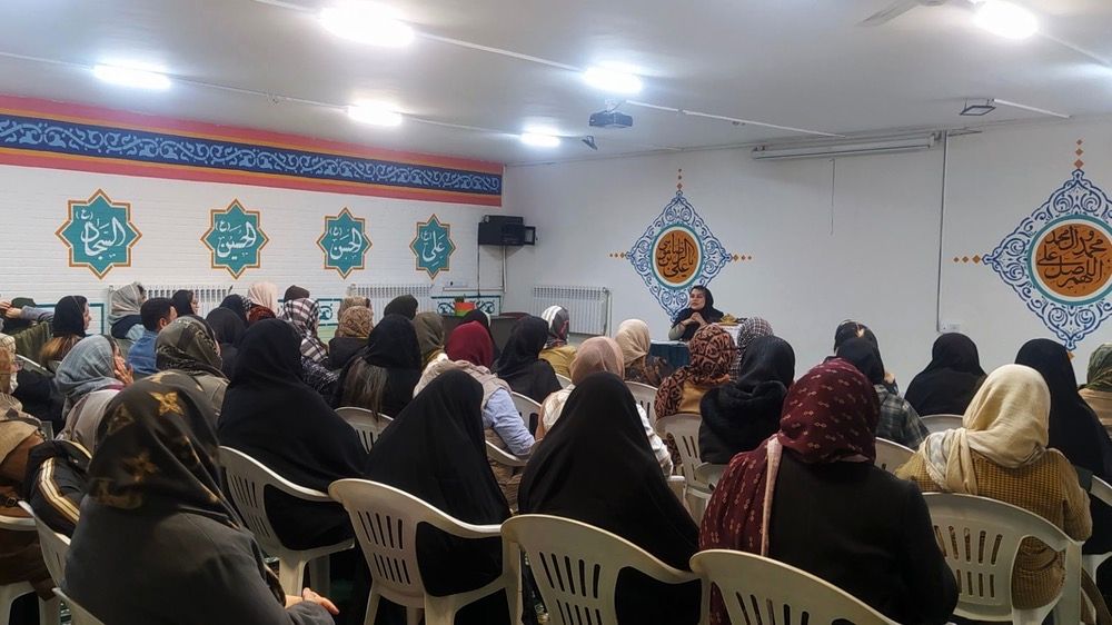 جلسه آموزش خانواده با موضوع فضای مجازی در دبستان پنجم مهر