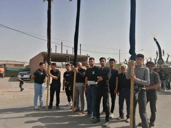 مراسم سنتی سینه زنی در روز عاشورای حسینی در روستای نقاب