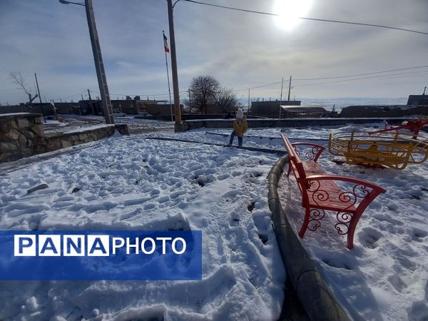 بارش برف زمستانی در روستا بتو 