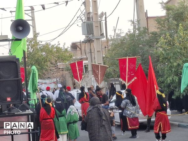 حرکت نمادین کاروان اسرای کربلا در شهر آوه