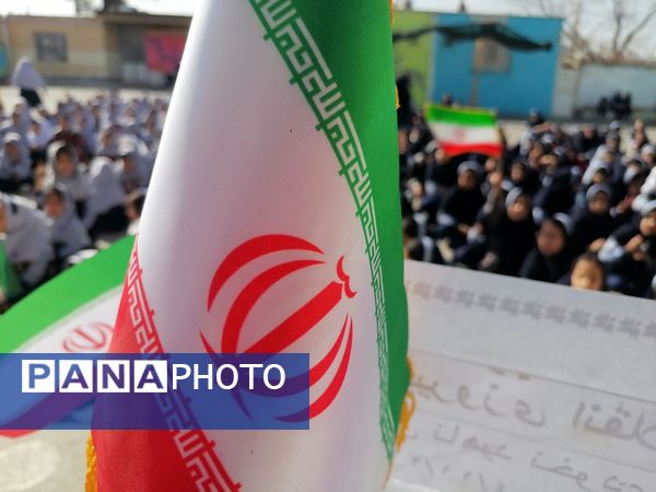  مراسم پیروزی انقلاب در مدرسه ناهید نخودی 