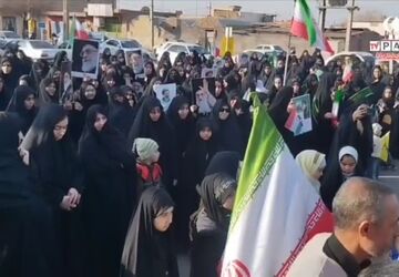اجتماع مردم شهر جعفریه قم برای بیعت با سومین رهبر انقلاب