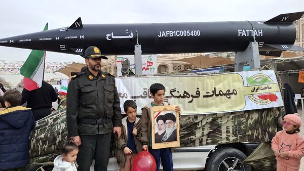 شکوه حضور نوجوانان در راهپیمایی 22 بهمن مردم قم