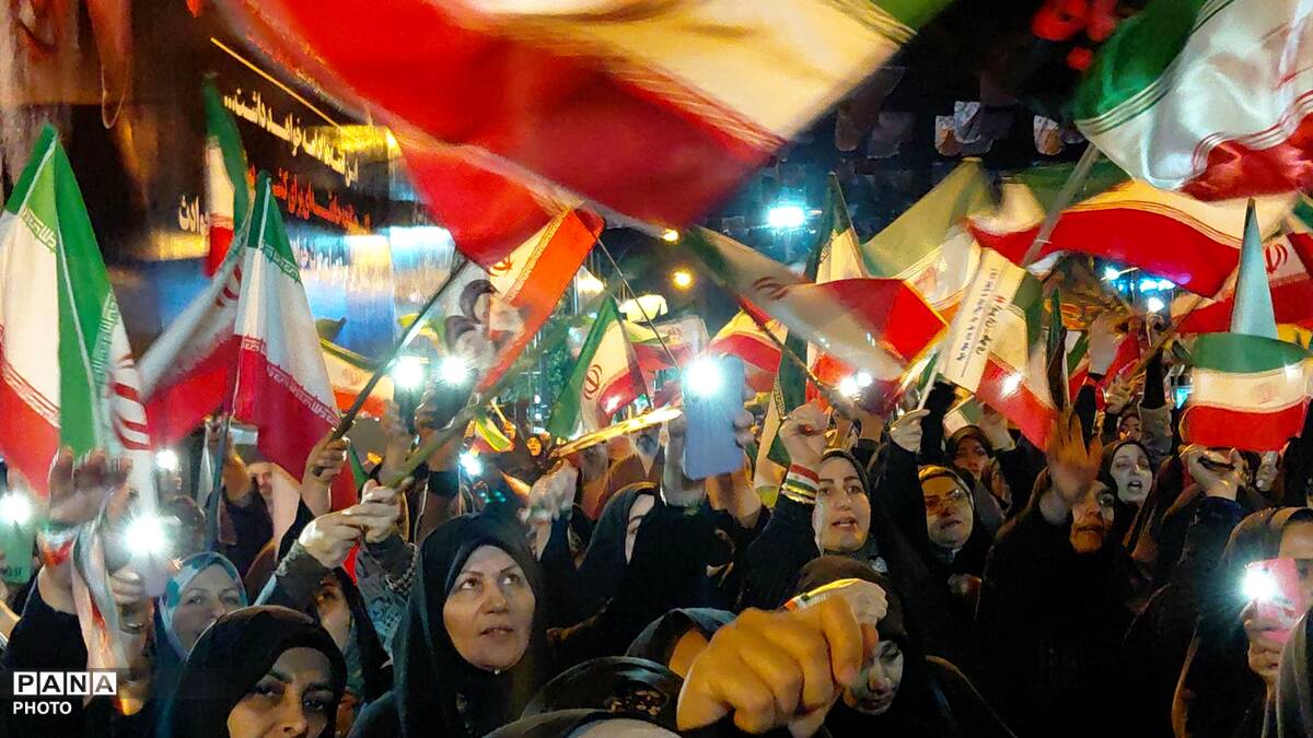 پنجاه و چهارمین شب از حضور پی در پی مردم  کرج در خیابان‌ها