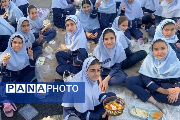 برگزاری جشن تخم‌مرغ‌های رنگی در دبستان قدر بهارستان دو