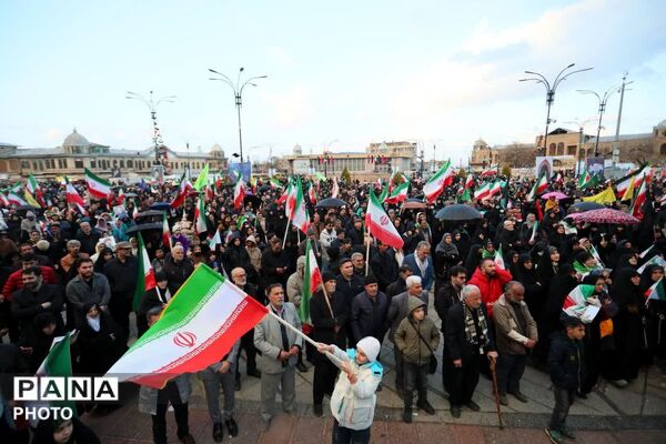 تجدید بیعت مردم ولایت‌مدار همدان با آرمان‌های انقلاب در لحظه تحویل سال