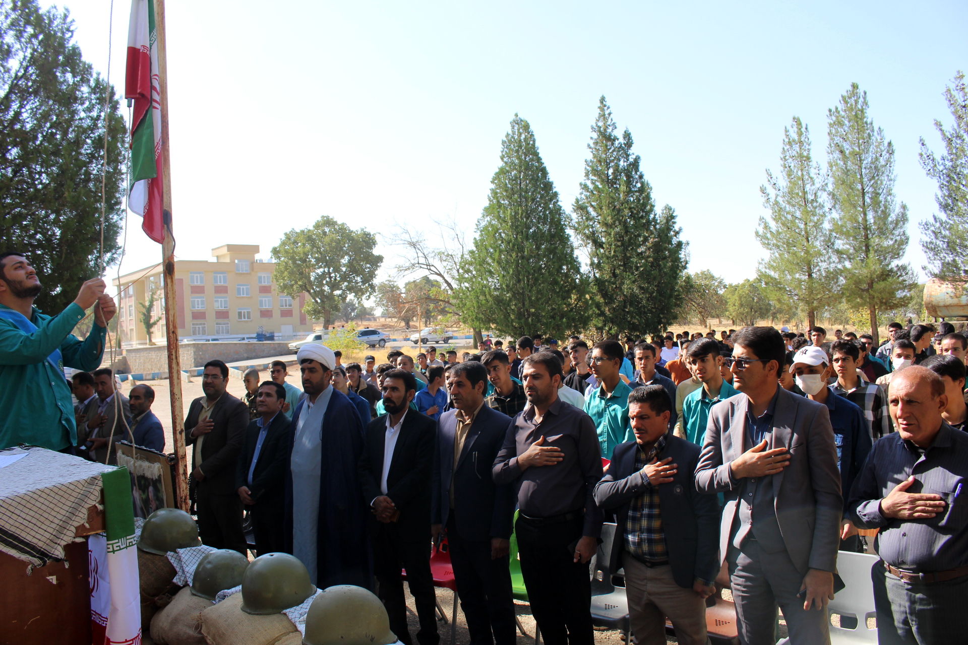 گرامیداشت هفته دفاع مقدس در مدرسه نخبگان عشایر گنجه‌ای یاسوج