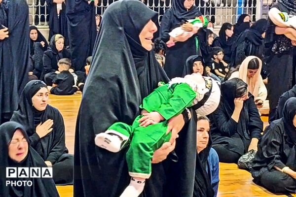 نوای «لبیک یا حسین» از گهواره‌ها؛ اجتماع شیرخوارگان حسینی در اسلام‌آباد غرب