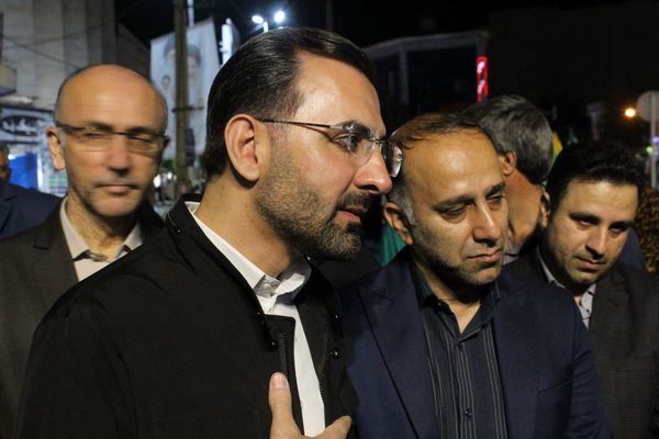 بازدید قائم‌مقام سازمان دانش‌آموزی از غرفه شهدای دانش‌آموز ورامین