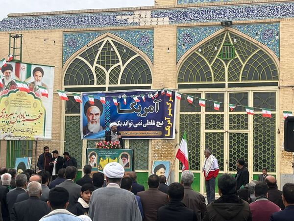 حضور پرشور فرهنگیان، دانش‌آموزان و اقشار مختلف مردم در راهپیمایی ۲۲بهمن