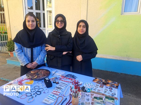 بازارچه دانش‌آموزی در دبیرستان علی افشارنژاد