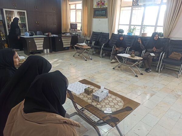  جلسه اول شورای دانش آموزی دبیرستان نمونه اندیشه 
