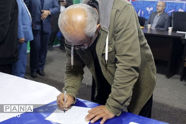 میز ارتباطات مردمی با حضور مدیرکل آموزش و پرورش مازندران 
